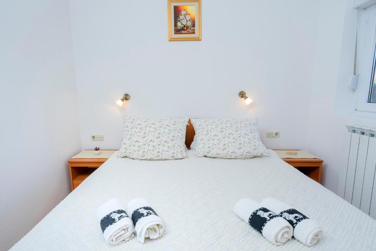 Apartments Draganic เยลซา ภายนอก รูปภาพ